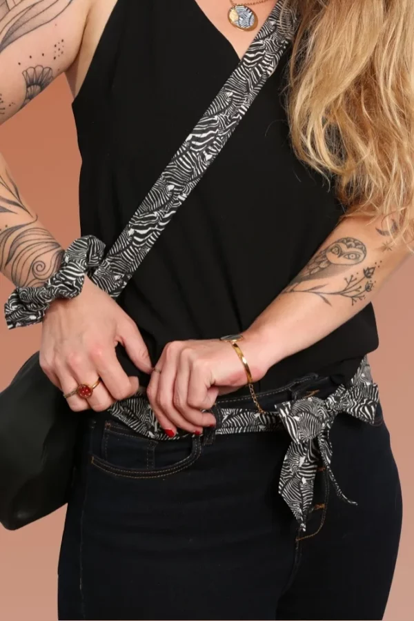 Vue sur ceinture sac et chouchou zèbre fait main