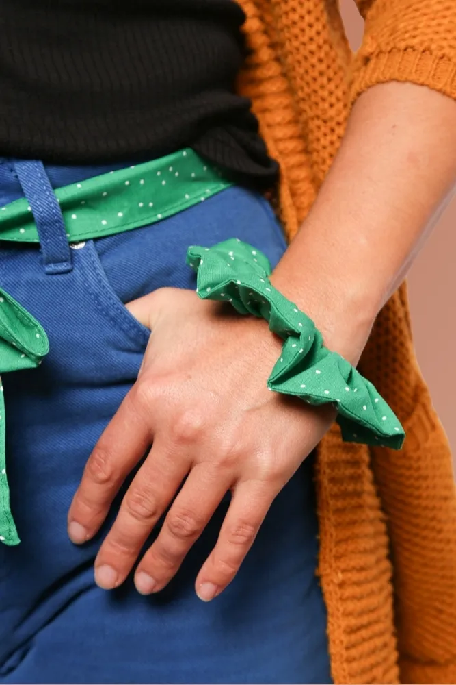 Chouchou en tissu fait main vert pois Léna