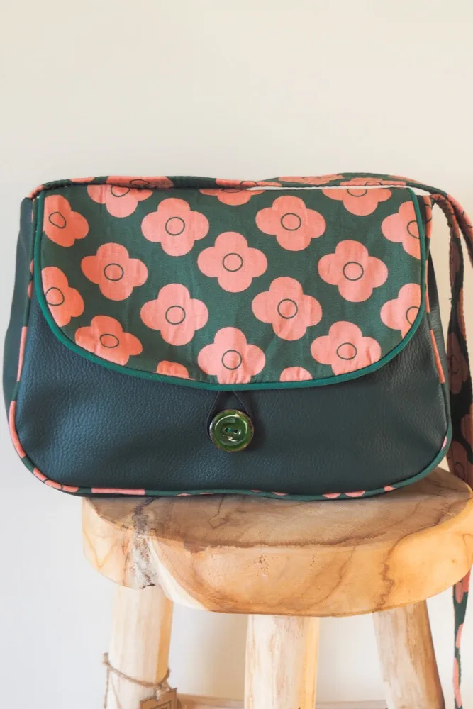 Sac réversible femme fait main Pimprenelle en simili cuir vert et tissu fleuri corail, création Claire Rainette.