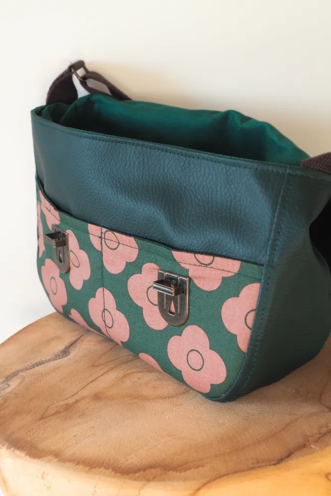 Intérieur du sac L’Essentiel Pimprenelle avec poches zippées et doublure assortie.