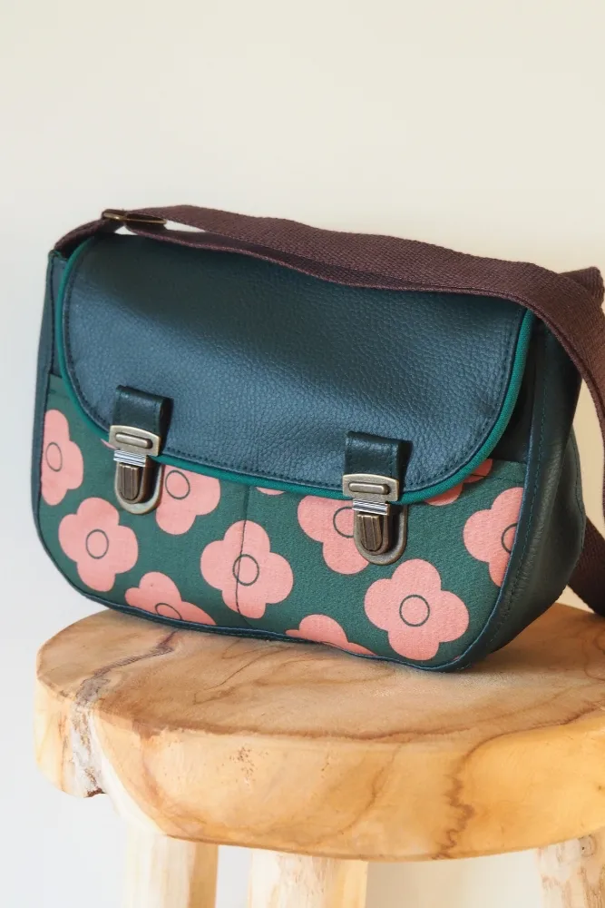 Sac L’Essentiel Pimprenelle – simili cuir vert et tissu fleuri corail – Image 10