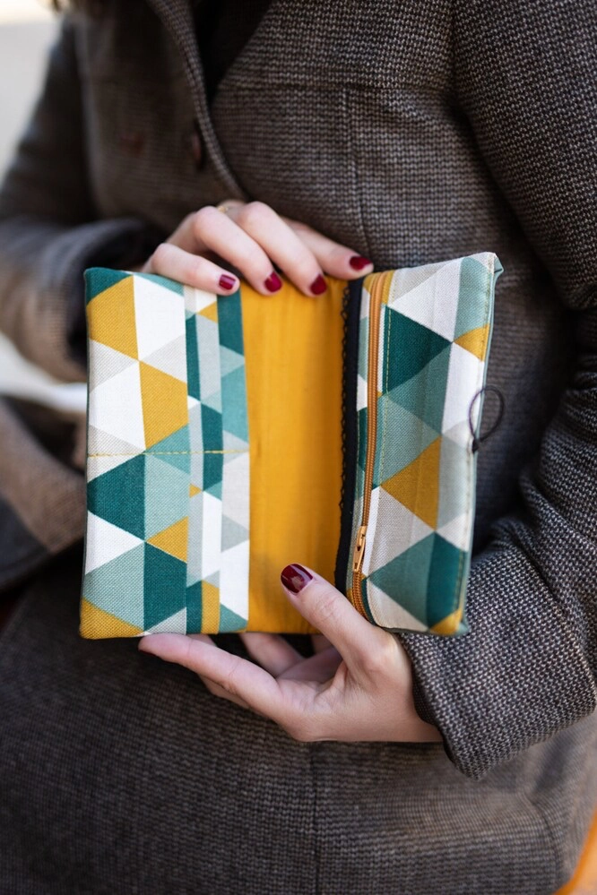 Portefeuille Sidonie triangles ouvert – compartiments cartes et poche zippée, création fait main Claire Rainette