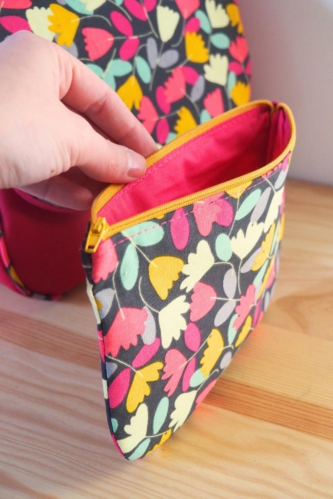 Pochette zippée rose coins arrondis Christelle