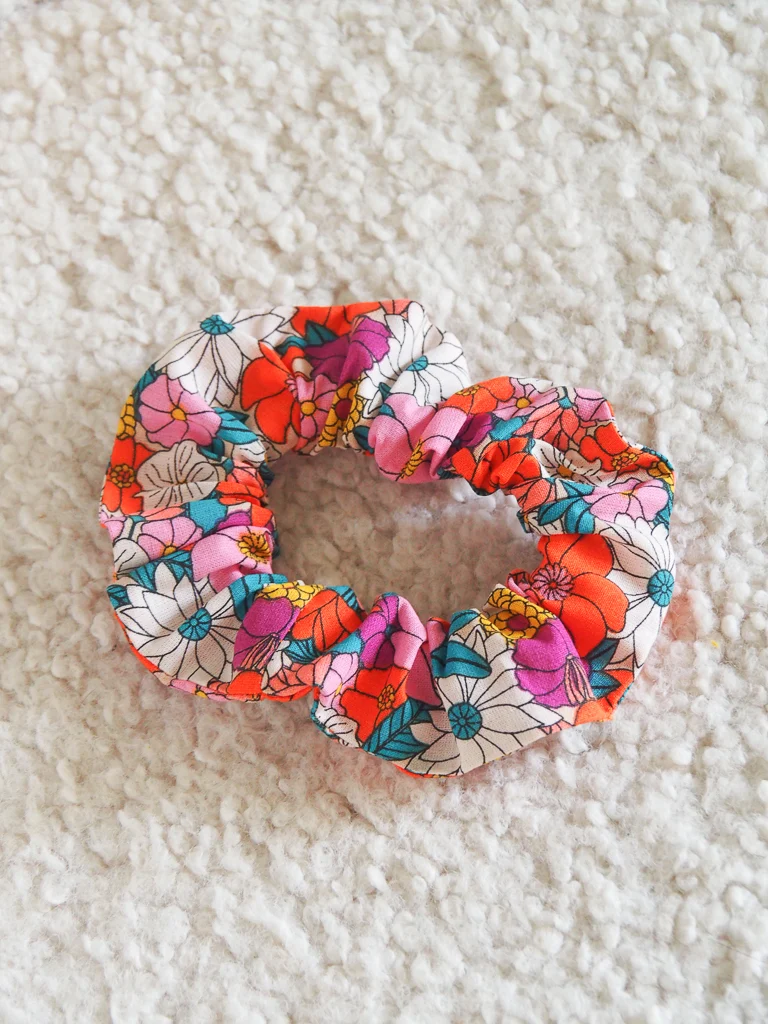 Chouchou femme fait main en tissu fleuri rétro collection Luz