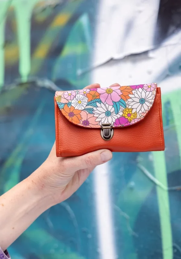 Porte monnaie femme fait main ouvert avec compartiments et poche zippée