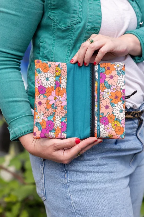Portefeuille femme fait main Luz en simili cuir rouille et tissu fleuri coloré