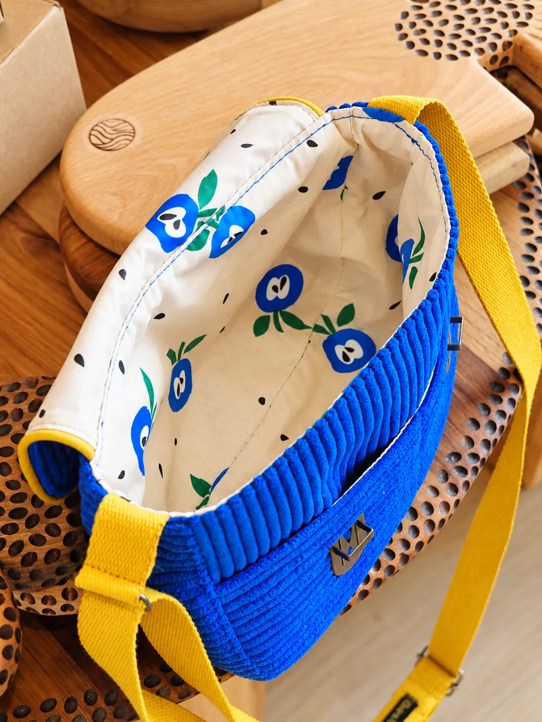 Sac velours cotelé bleu intérieur pommes